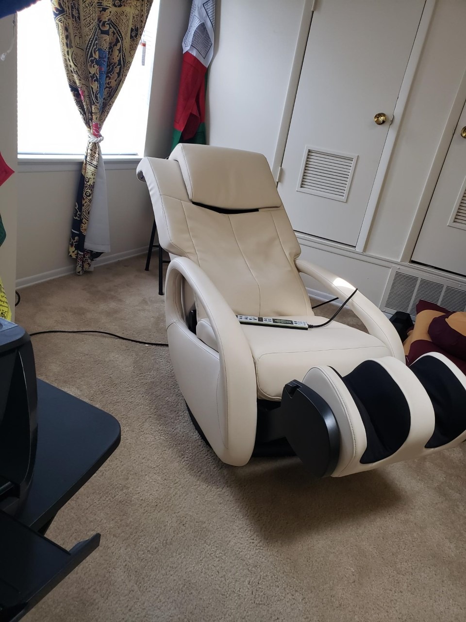 【table chair】Human Touch WholeBody 7.1 Living Room Recliner Massage Chair